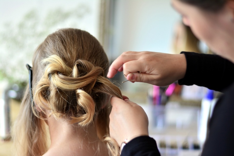 Parrucchiere e hair stylist: caratteristiche e differenze tra le professioni